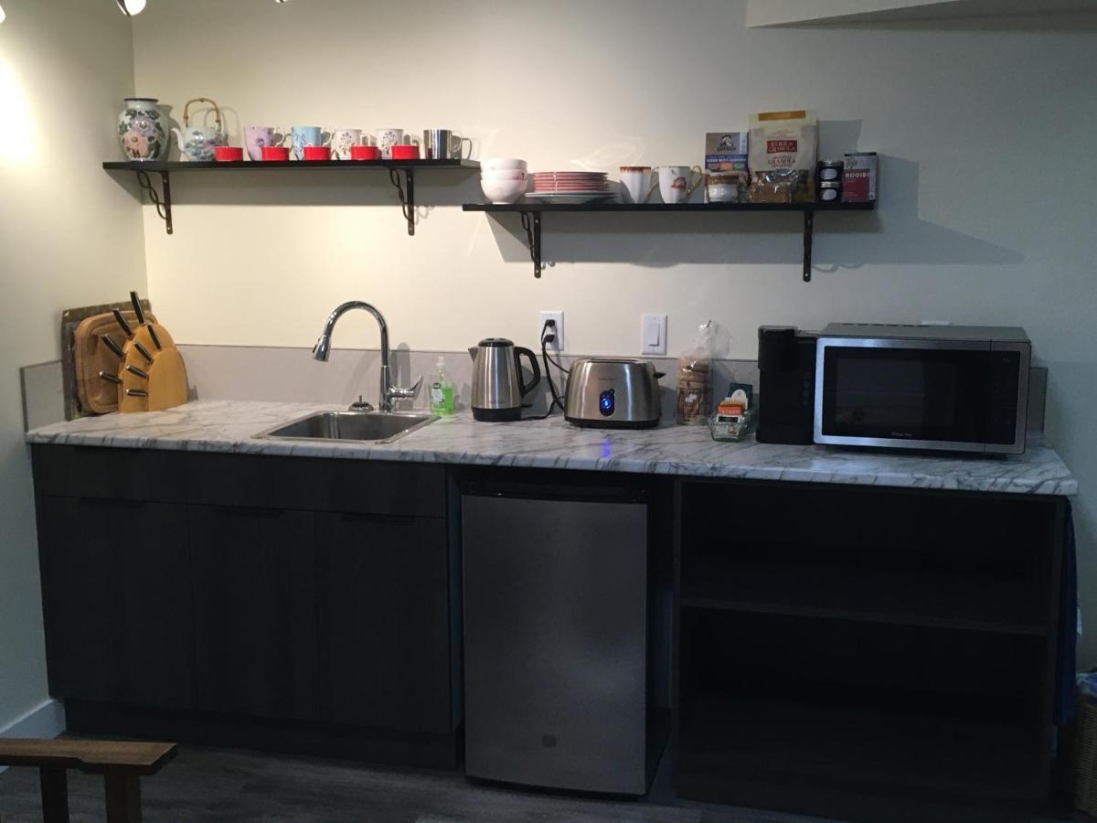 Lakeview Gardens B&B Peachland Bagian luar foto